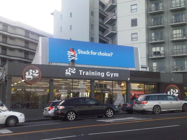 Man "stuck for choice" &#8211; literally &#8211; on Auckland's Union Street yells for help... any takers?
